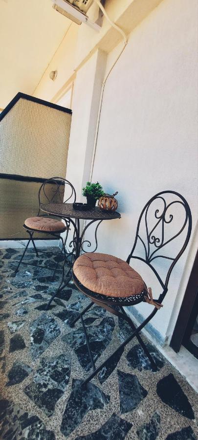 Black Flox Apartment Drama Bagian luar foto