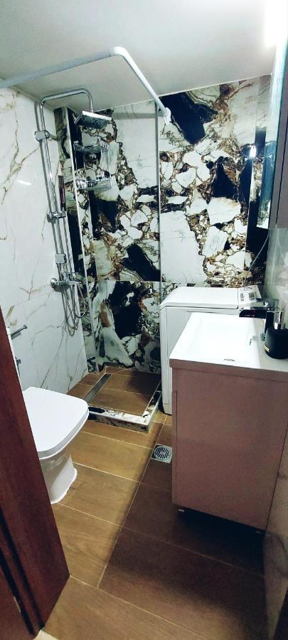 Black Flox Apartment Drama Bagian luar foto